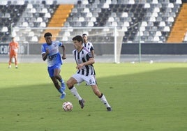 Fran Miranda, en una imagen del partido ante el Arroyo, ya plenamente recuperado volvió a la titularidad en Montijo.