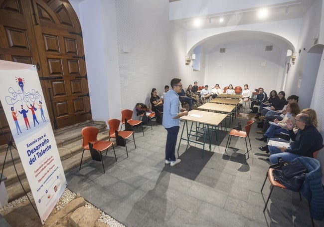 La sede de la Escuela está en el Centro de Estudios Internacionales Rosario Cordero, en Cáceres.
