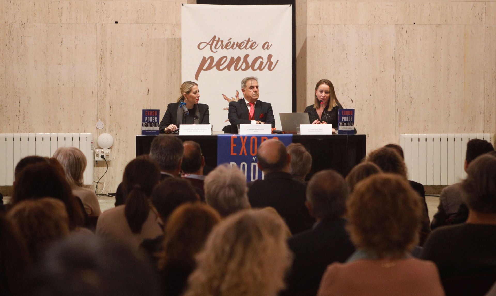 El periodista burgalés Graciano Palomo presentó su libro 'Éxodo y poder'