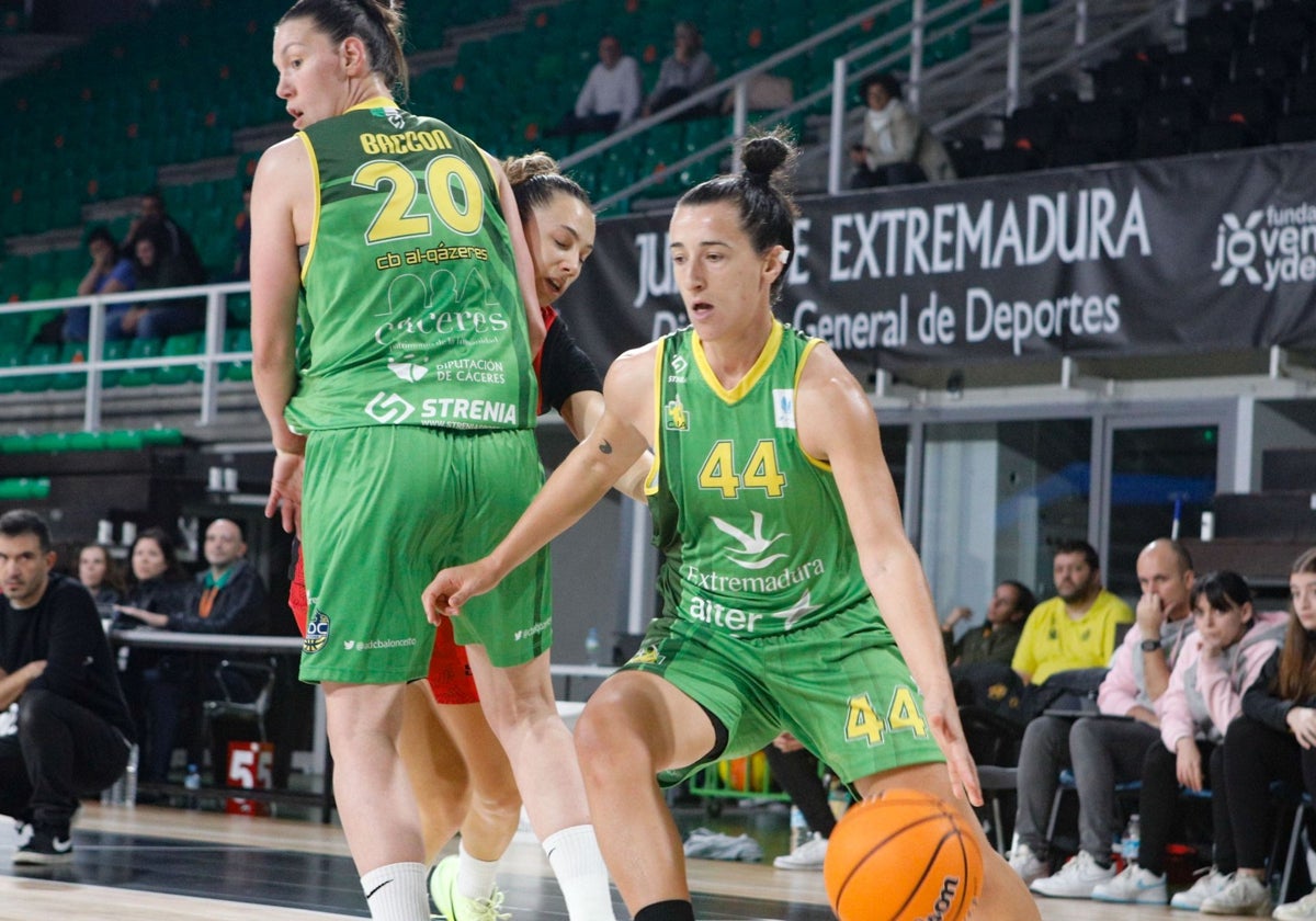 Sara Castro y Cabrera Baccon fueron claves para Al-Qázeres.