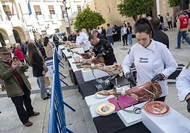 Corte de jamón solidario en Badajoz