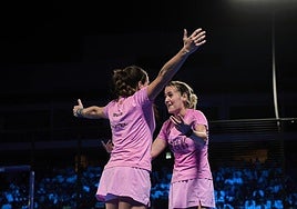 Paula Josemaría y Ariana Sánchez celebran su triunfo en Kuwait.