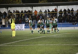 Momento del tanto anotado por Javiera Toro ante el Valencia.