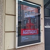 Cartel anunciador de que la ópera Carmen ha agotado las entradas en el teatro López de Ayala.