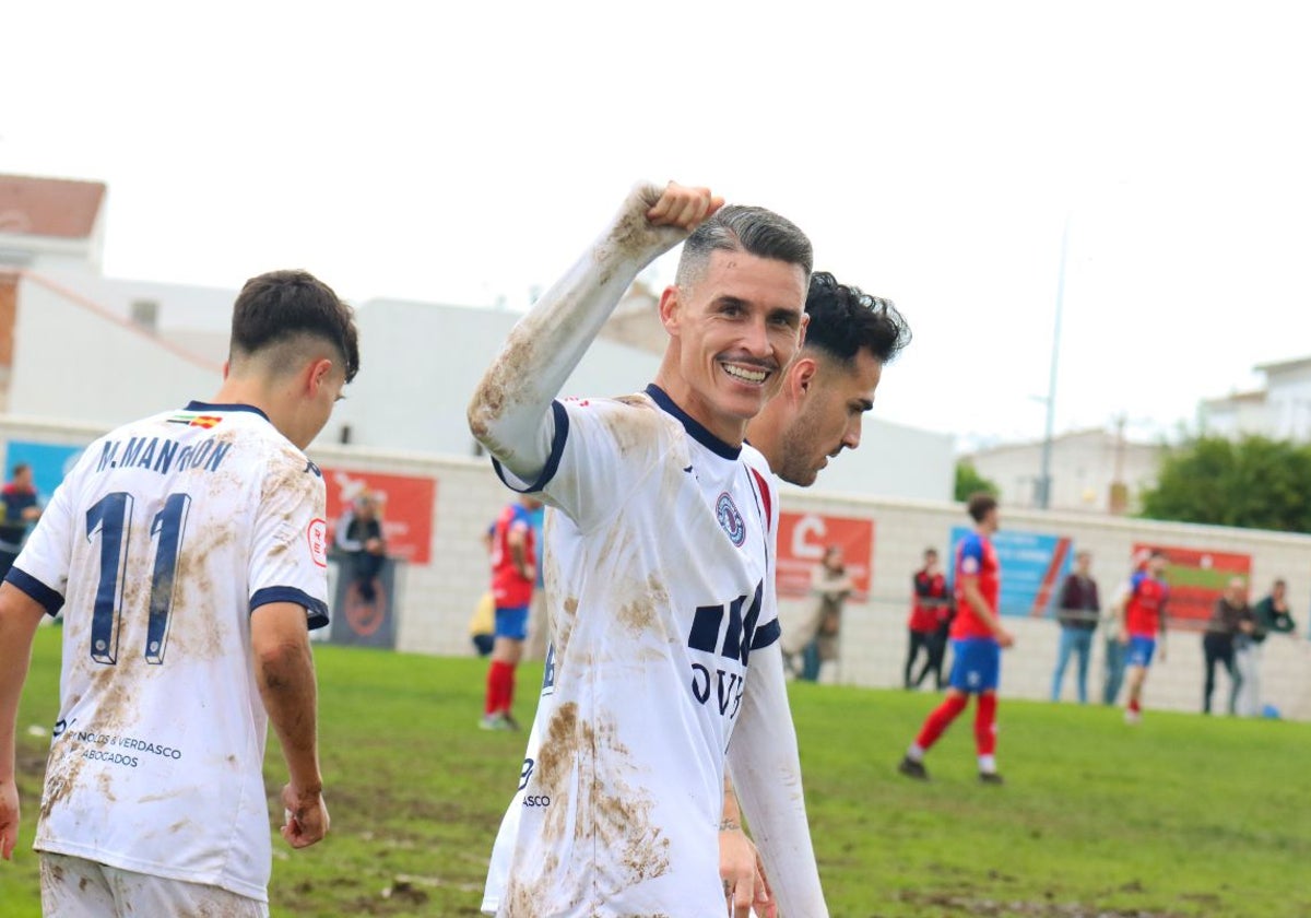 Callejón celebra su gol ante el Pueblonuevo.