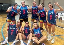 Las jugadoras del Miralvalle dedican las dos victorias en Canarias a su compañera Ángela Jiménez.