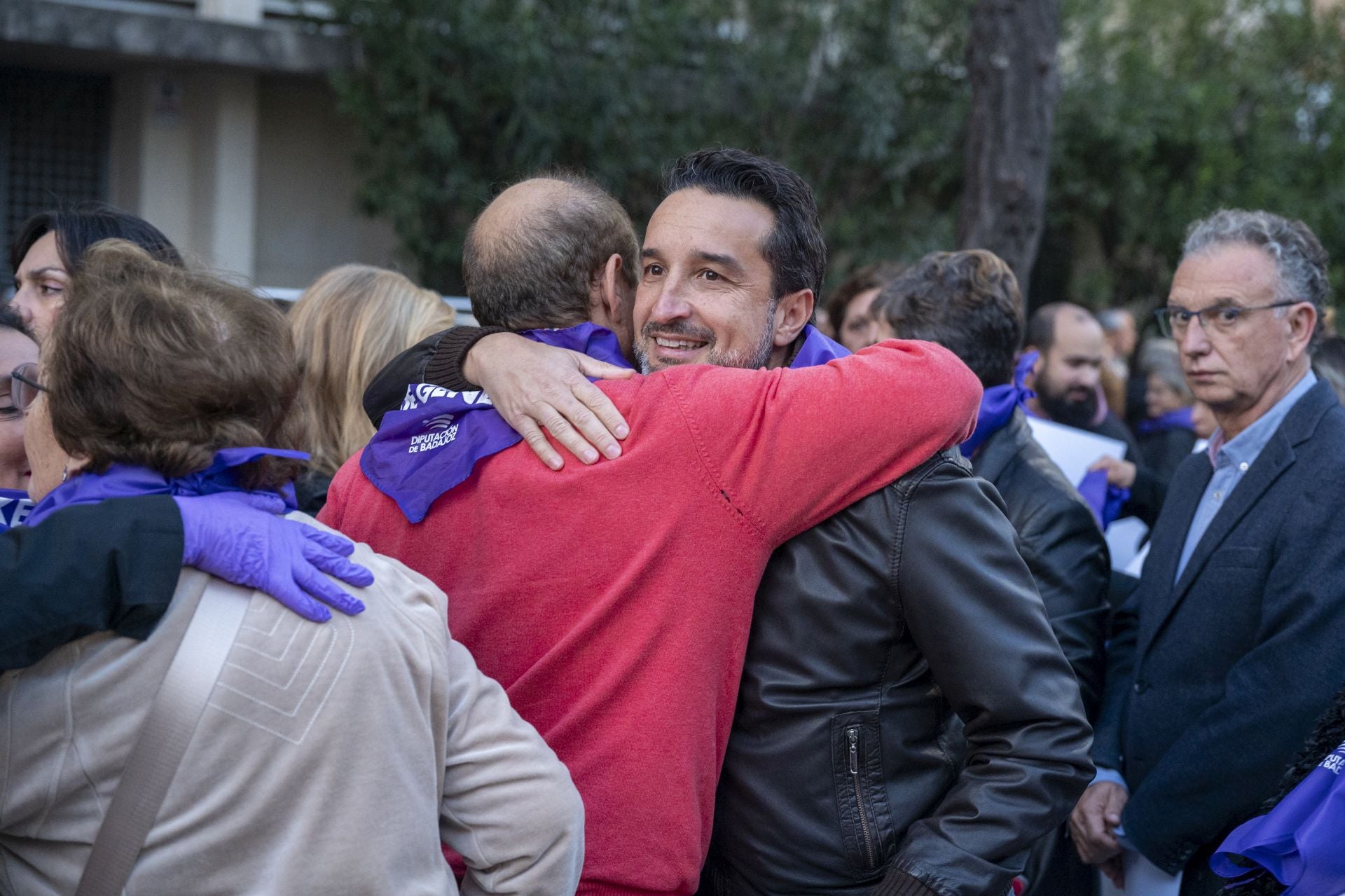 Ricardo Cabezas, líder del PSOE en Badajoz, en la manifestación en la capital pacense. 