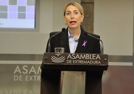 María Guardiola, esta mañana en el acto del 25N en la Asamblea.