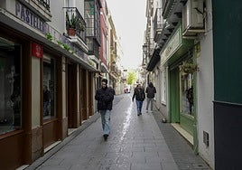 La calle Francisco Pizarro, sin luces de Navidad.