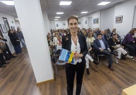 Carmen Posadas, este miércoles en la sede de Cajalmendralejo de Cáceres.