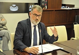 El director general de Personal Docente, David Moreno, en la Asamblea.