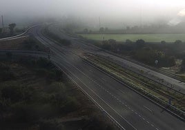 Tramo de la A-5 con la señalización de obra a la altura de la carretera de Cáceres.