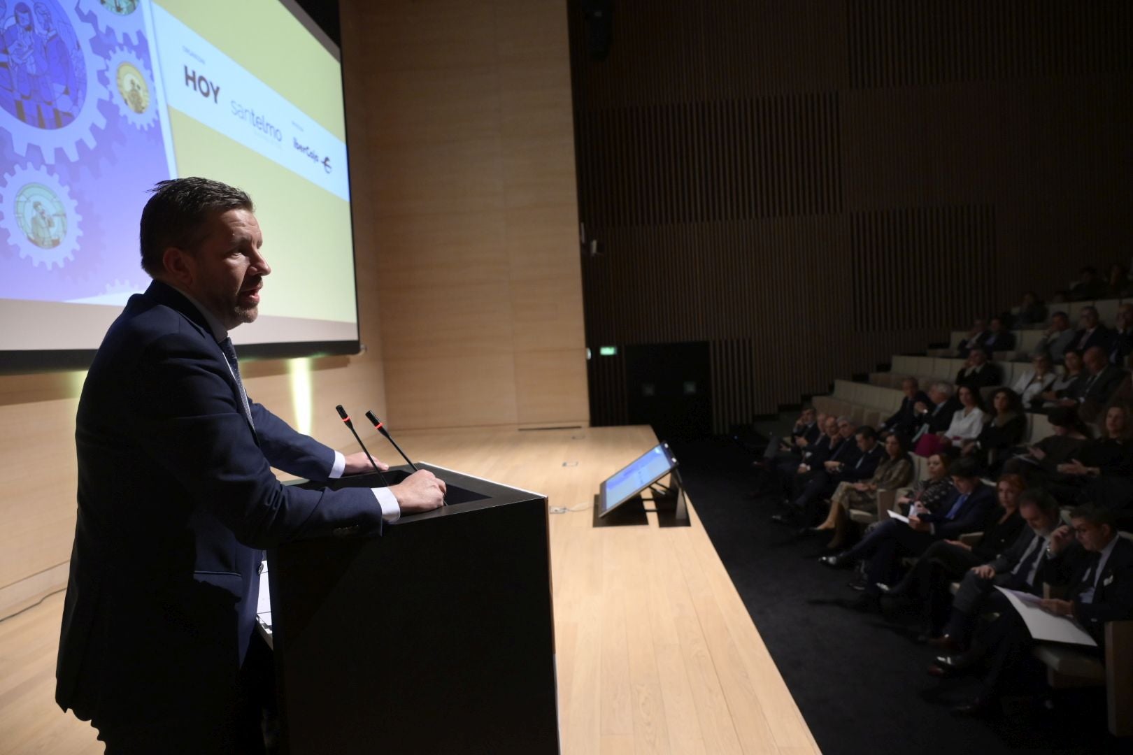 Fotos | Presentación de la quinta edición de la revista Quién es Quién en Extremadura