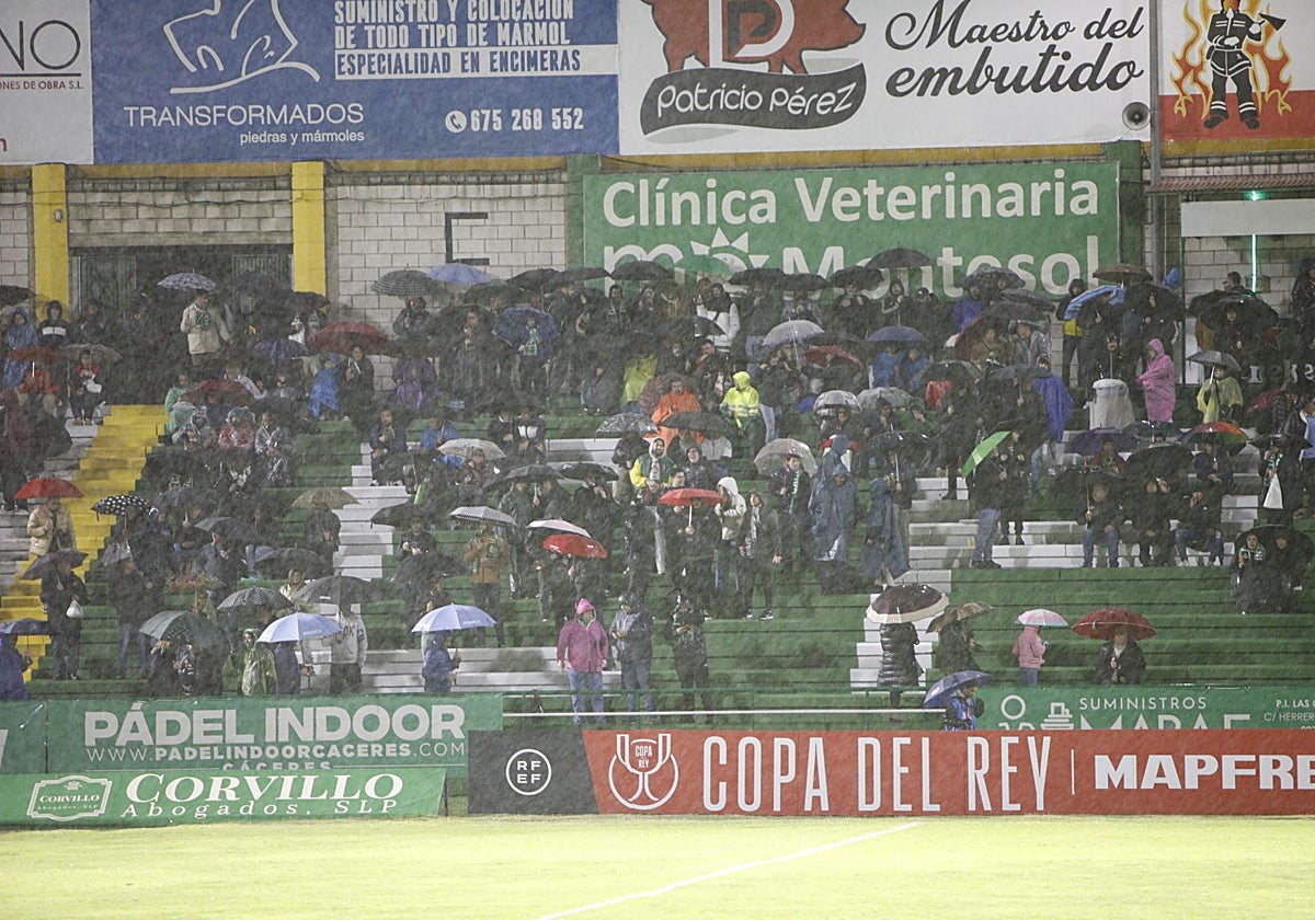 La grada del Príncipe Felipe en el duelo ante la Gimnástica en la primera ronda.