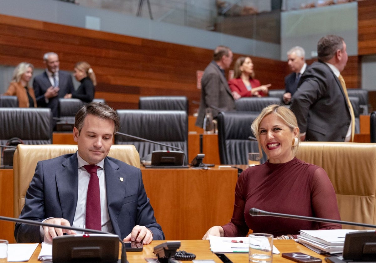 La consejera de Hacienda, Elena Manzano, junto al de Presidencia, Abel Bautista.