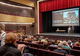 Presentación ayer de Adicine en el María Luisa con los hogares de mayores.