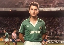 Manolo Sánchez en el duelo entre el Cacereño y el Atlético de 1982.