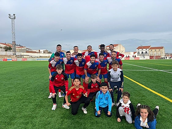 Exhibición de fútbol y goles del CD Quintana ante el Gimnástico Don Benito