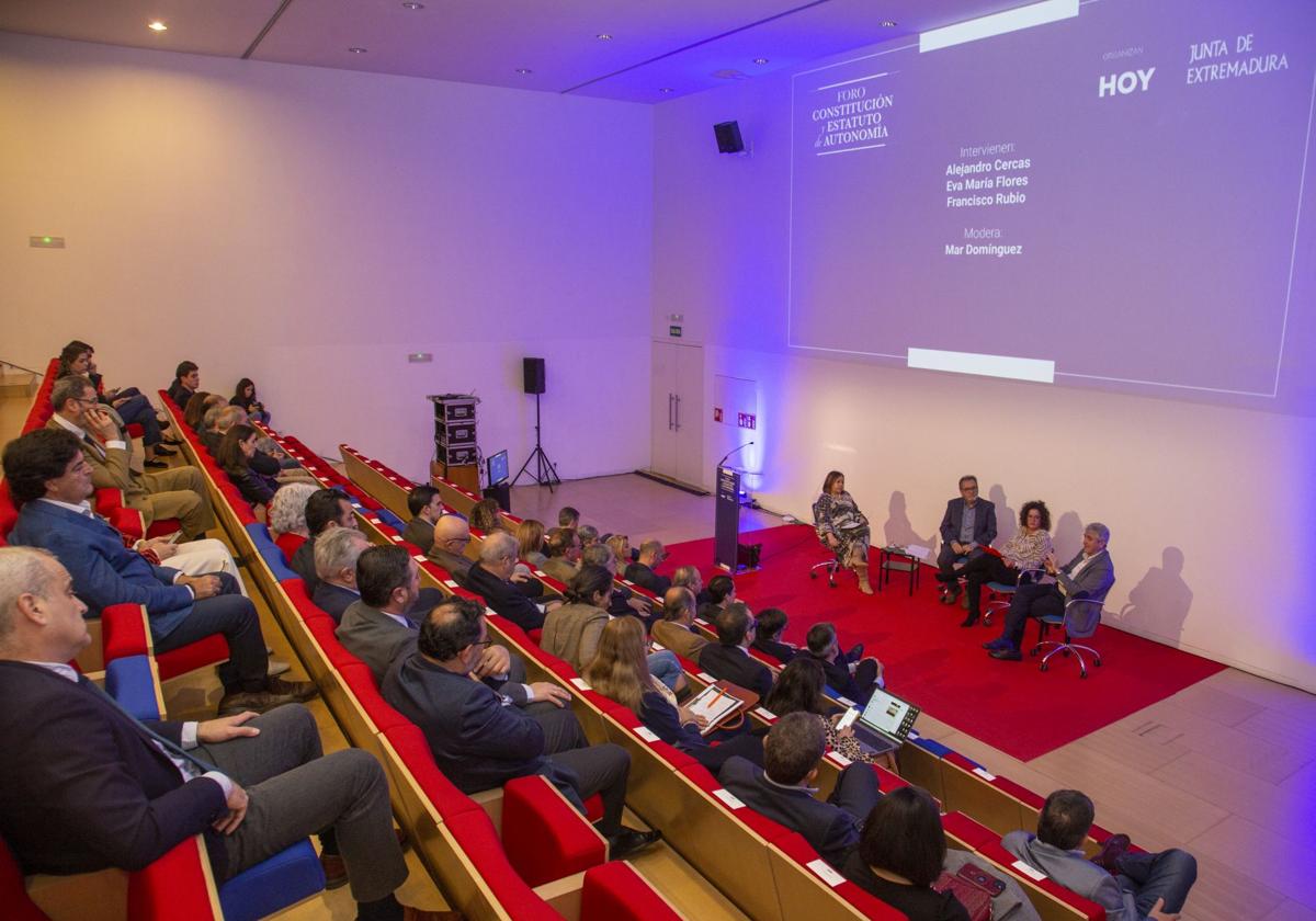 Ambiente del foro Constitución y Estatuto de Autonomía