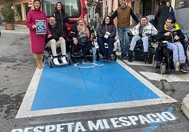 Un espacio en la plaza Marrón con el eslogan de la campaña.