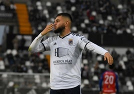 Bermu celebra uno de sus dos goles ante el Pueblonuevo.