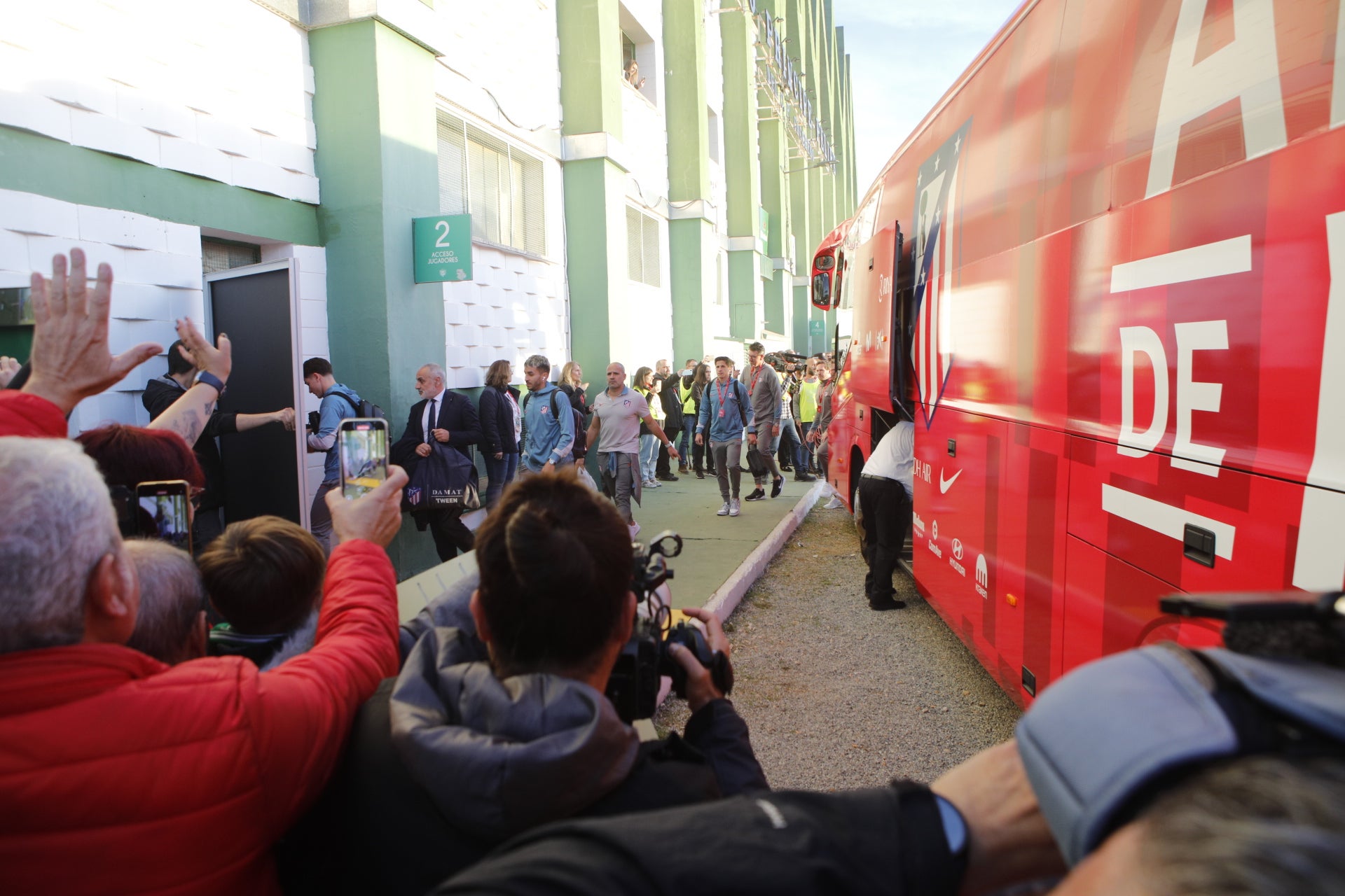 Fotos | Fiesta en Cáceres para recibir al Atlético de Madrid