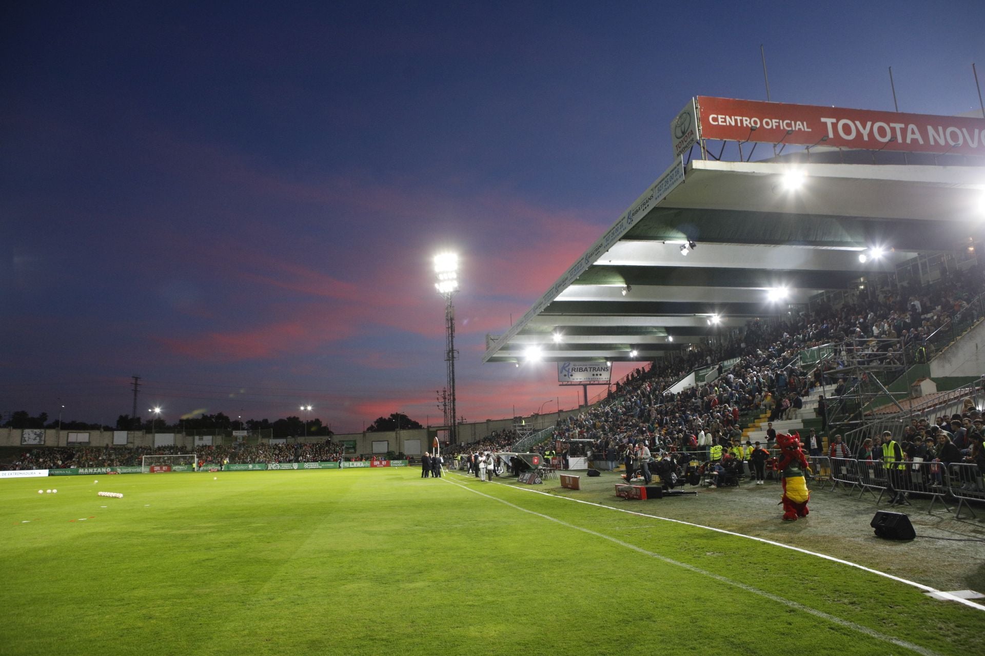 Fotos | Fiesta en Cáceres para recibir al Atlético de Madrid