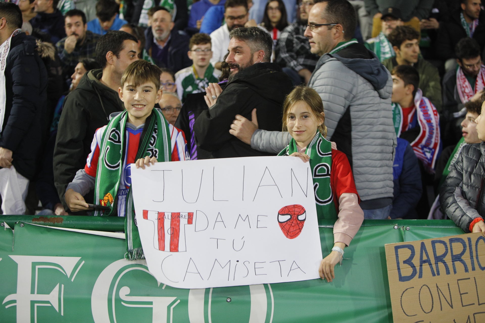 Fotos | Fiesta en Cáceres para recibir al Atlético de Madrid