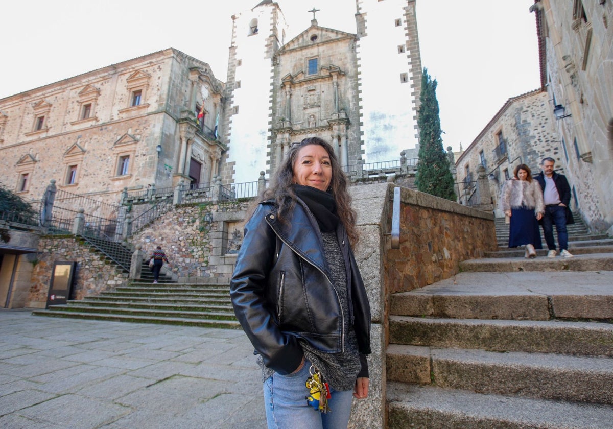 Jessica Robles, en la plaza de San Jorge de la Ciudad Monumental de Cáceres.