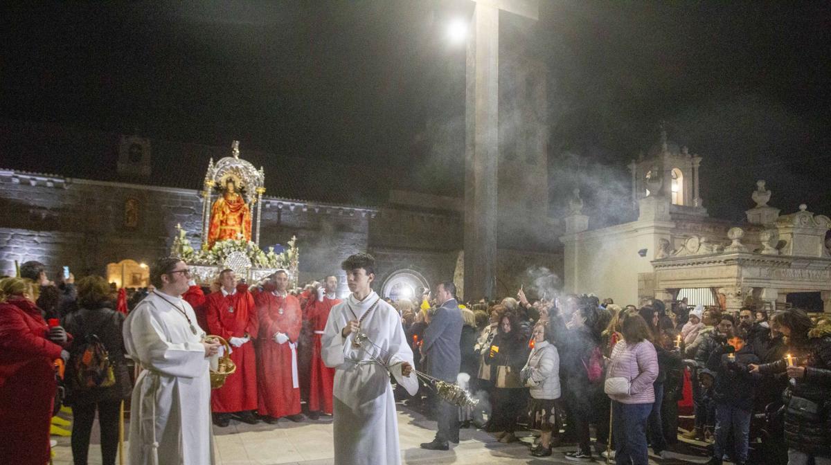 La procesión de la Mártir Santa Eulalia recorre las calles de Mérida