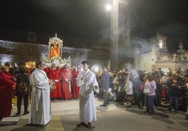 La procesión de la Mártir Santa Eulalia recorre las calles de Mérida