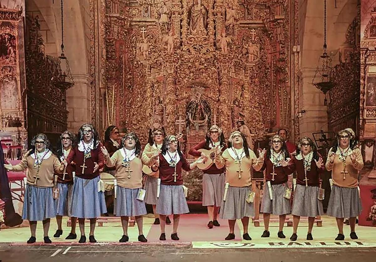 Murga Los Mirinda, en la final del Concurso de Murgas del Carnaval de Badajoz 2024.