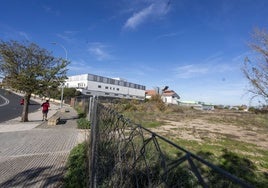 Parcela junto al Mercadona y la Ronda Norte que los comerciantes no ven mal como solución definitiva.