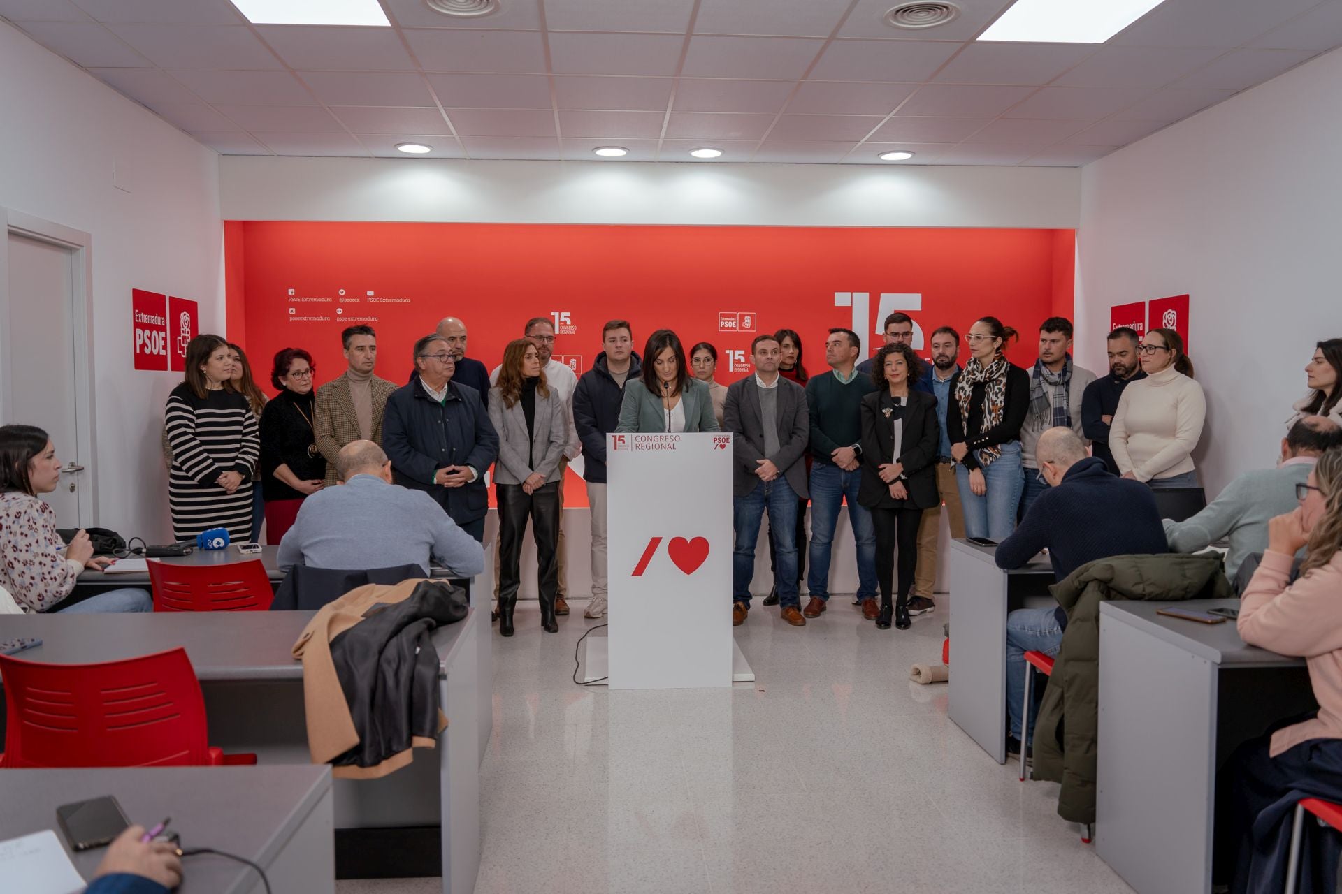 Presentados los avales de las dos candidaturas para liderar el PSOE extremeño