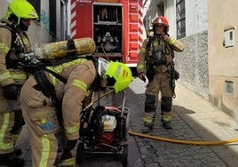 Intervención de los bomberos del Sepei en otro incendio ocurrido en Cáceres.