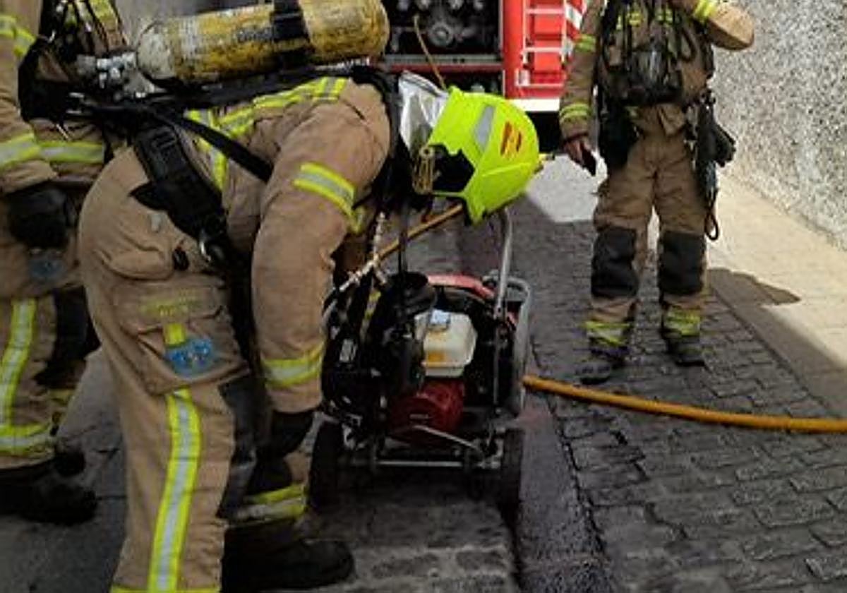 Intervención de los bomberos del Sepei en otro incendio ocurrido en Cáceres.