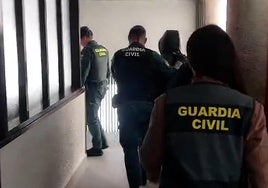 Uno de los arrestos practicados por la Guardia Civil en el marco de la operación 'House-Silex-Tetendit.