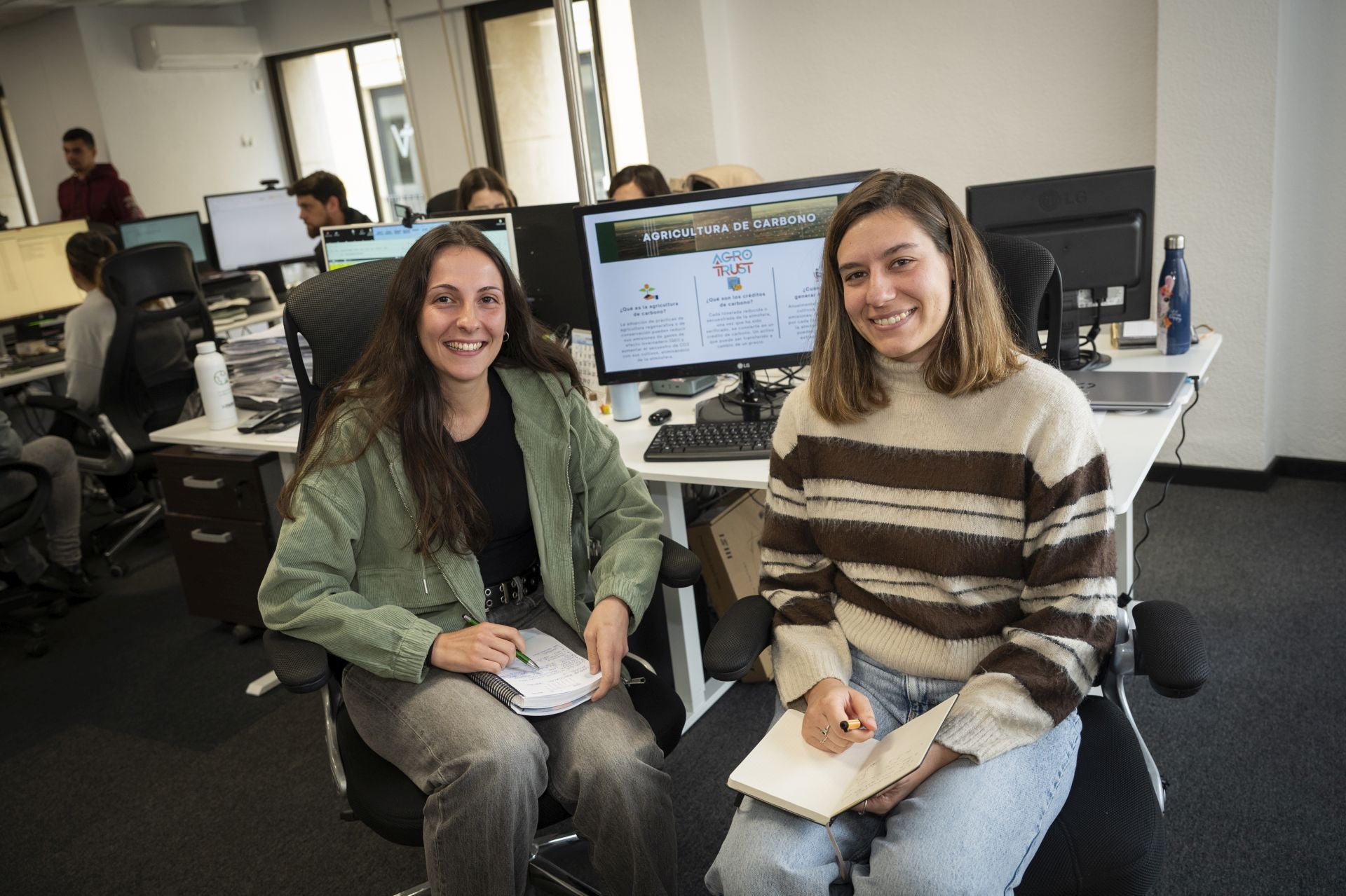 Concha Chamero y Ana García son las técnicas de Agrotrust que están trabajando en el proyecto con Bunge.