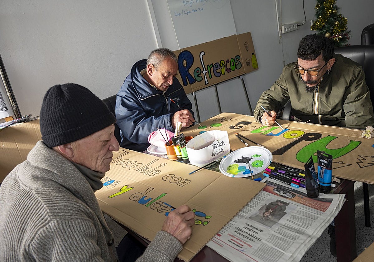En el Centro Hermano preparan estos días un mercadillo para celebrar la Navidad.