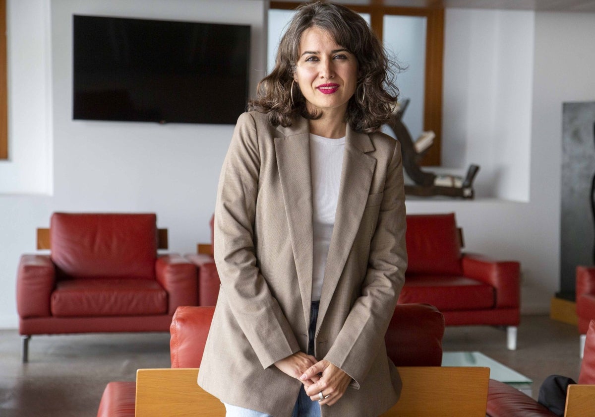 Irene de Miguel, coordinadora regional de Podemos, en la Asamblea de Extremadura.