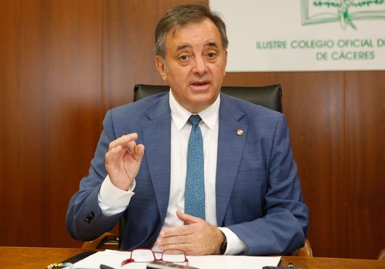 Evelio Robles, presidente del Colegio Oficial de Médicos de Cáceres.