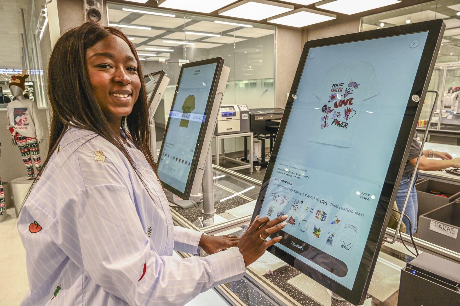 Fotos | Así ha sido la multitudinaria apertura de Lefties en El Faro