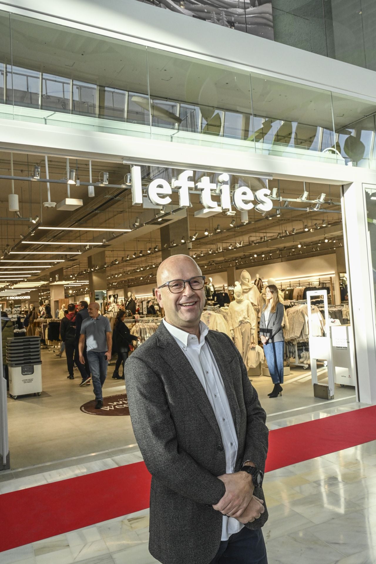 Fotos | Así ha sido la multitudinaria apertura de Lefties en El Faro