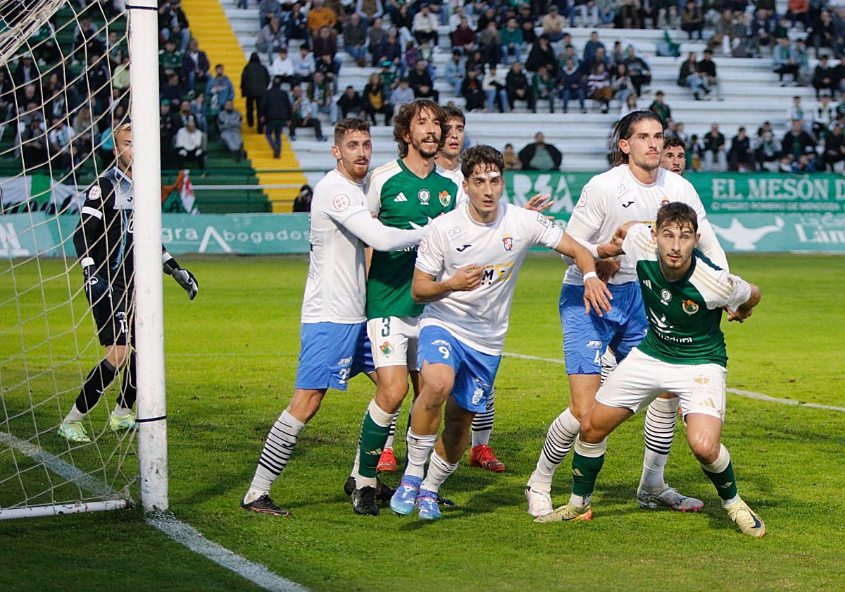 Javi Barrio será baja en el Cacereño ante el Navalcarnero.