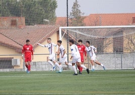 Callejón celebra el gol que dio la victoria al Extremadura en el campo del Diocesano.