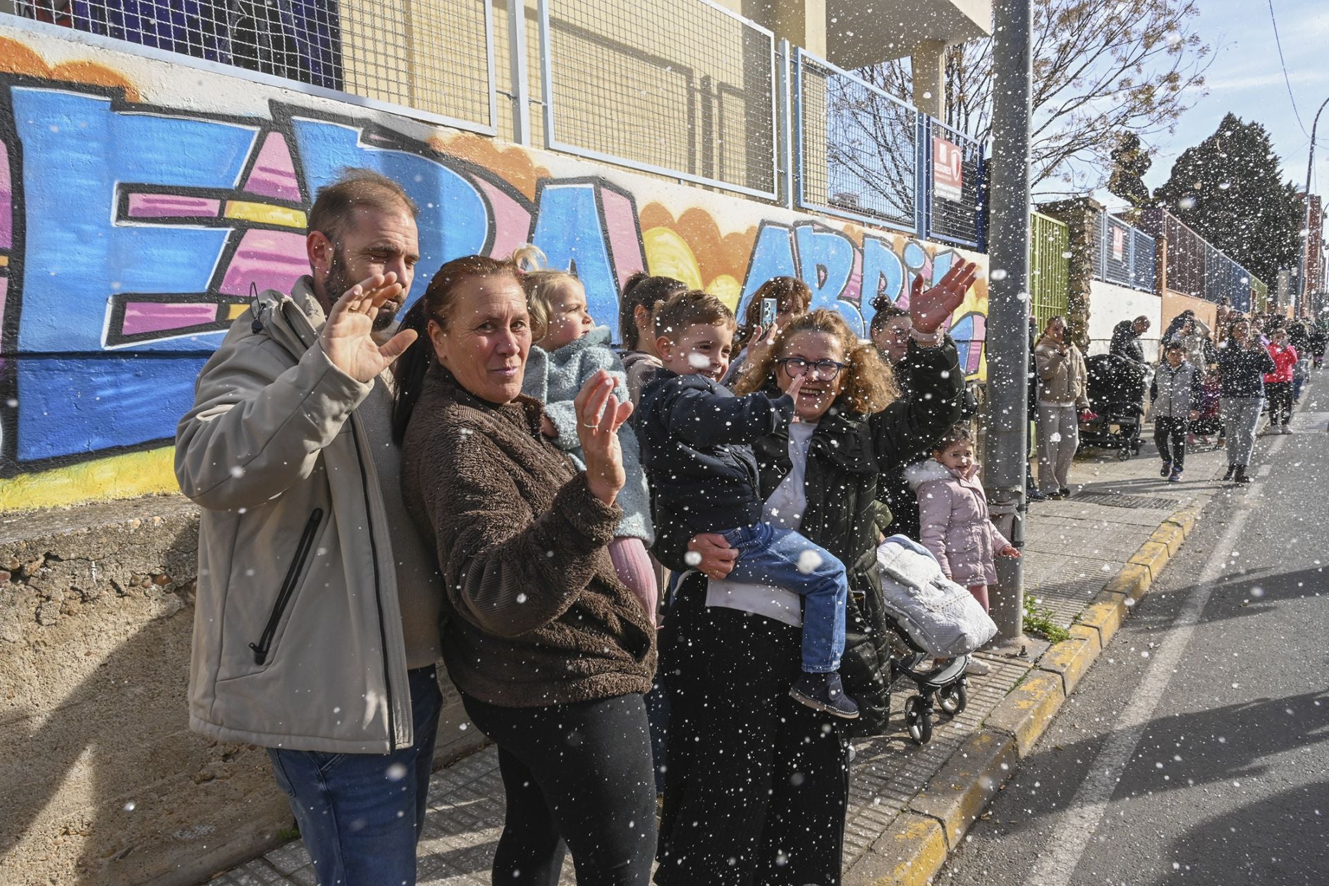 Fotos | Papá Noel llega a los barrios de Badajoz