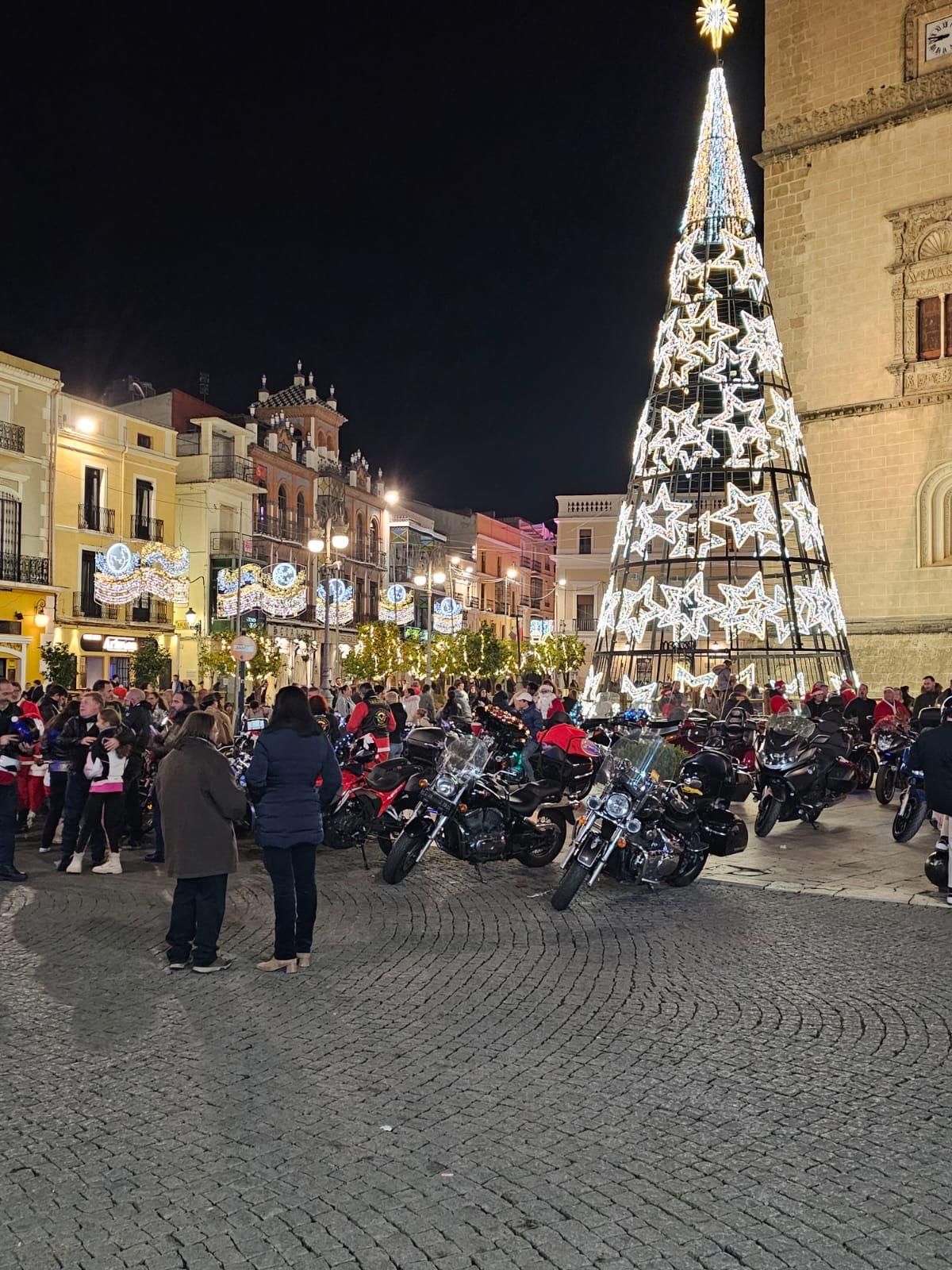 Las peñas moteras celebran la Navidad en Badajoz