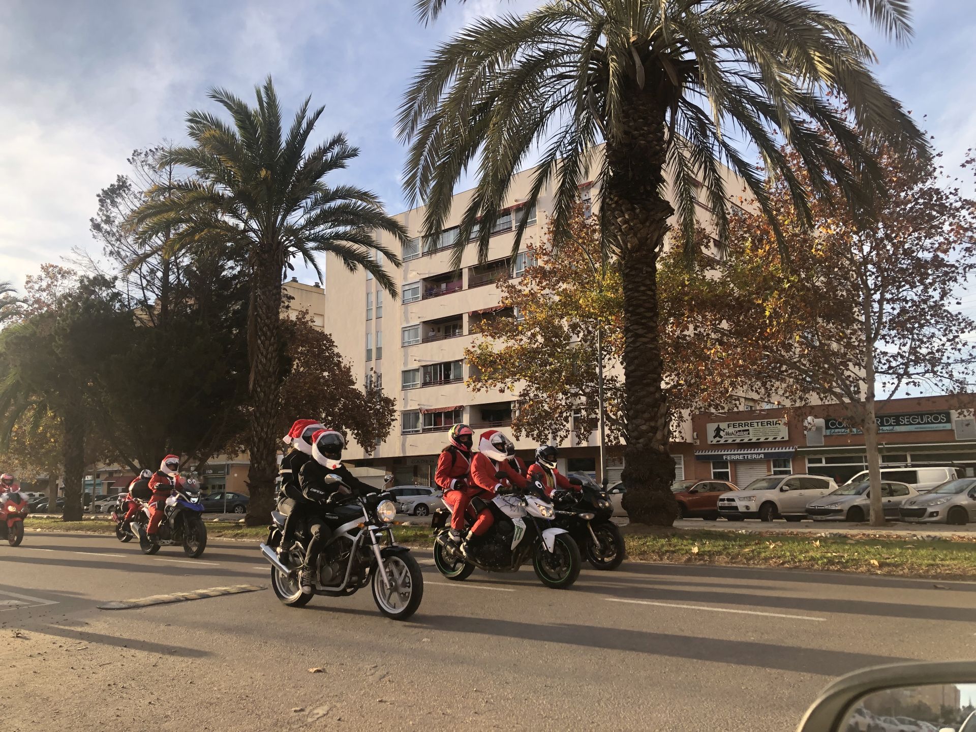Las peñas moteras celebran la Navidad en Badajoz