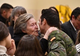 Reencuentro de los militares con sus familiares.