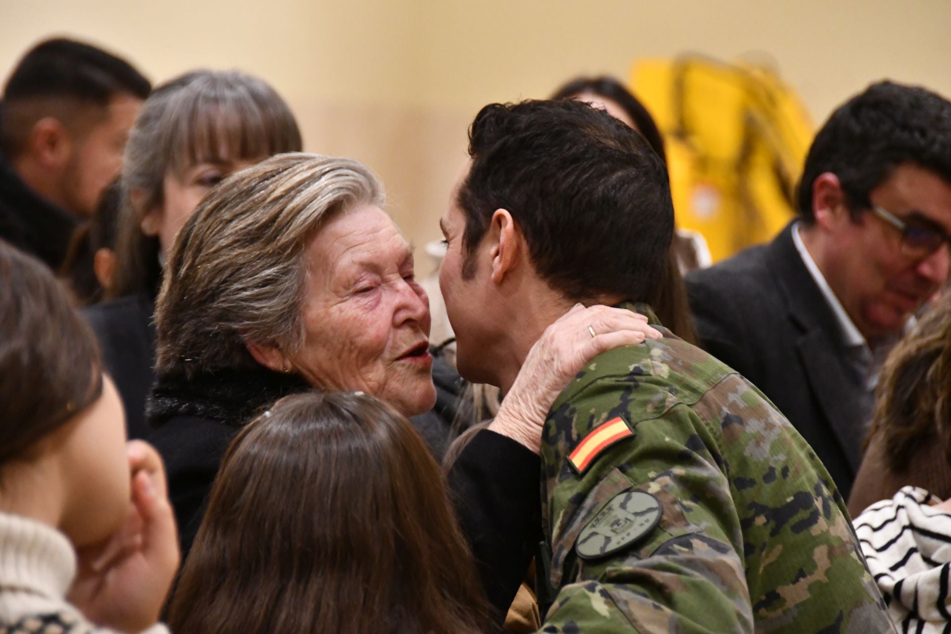 Reencuentro de los militares con sus familiares.